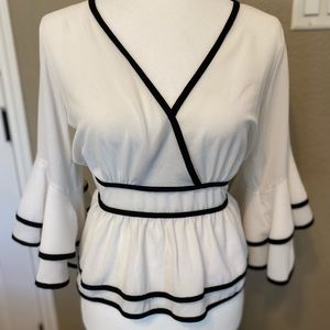 Yoyo 5 White/Black Trim Blouse Size Small